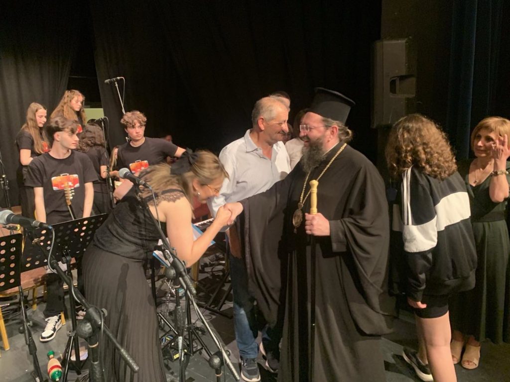 Ο Μητροπολίτης Κιλκισίου στη μουσικοθεατρική παράσταση «Η Βαλίτσα» του 3ου Γυμνασίου Κιλκίς