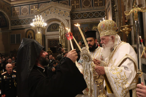 Αρχιεπίσκοπος Αθηνών: Τα προβλήματα δεν λύνονται με ισχύ αλλά με αγάπη – Η Ανάσταση στον Ιερό Μητροπολιτικό Ναό