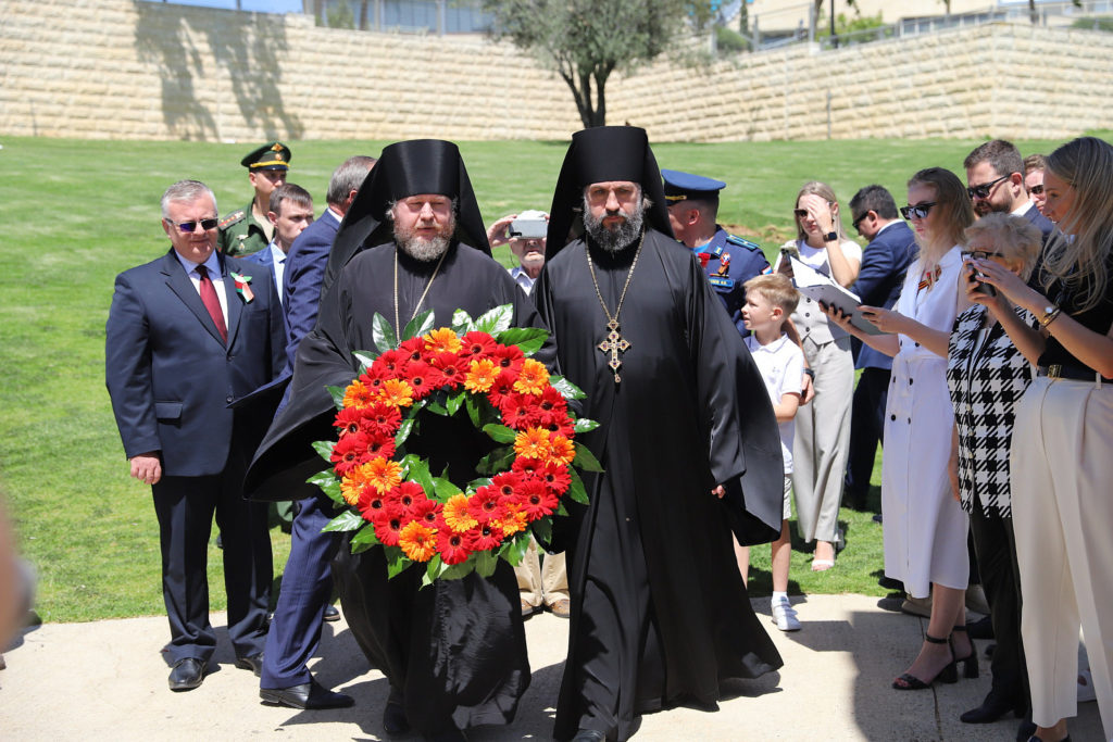 Патриарх Иерусалимский Феофил посетил прием по случаю Дня Победы