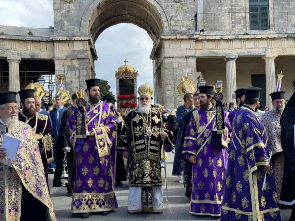 Η λιτάνευση του ιερού σκηνώματος του Αγίου Σπυρίδωνα στην Ιερά Μητρόπολη Κερκύρας