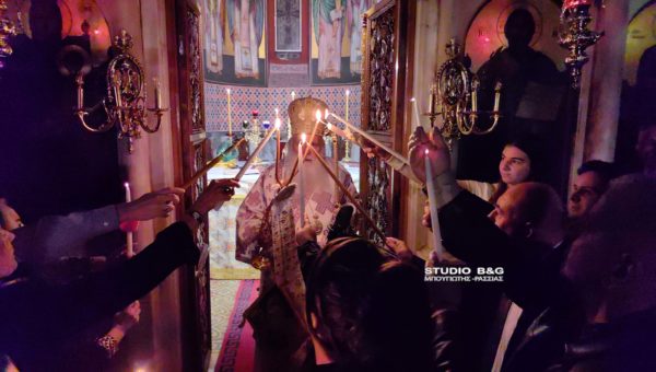 Αναστάσιμη ακολουθία στον Μητροπολιτικό Ναό του Αγίου Γεωργίου στο Ναύπλιο