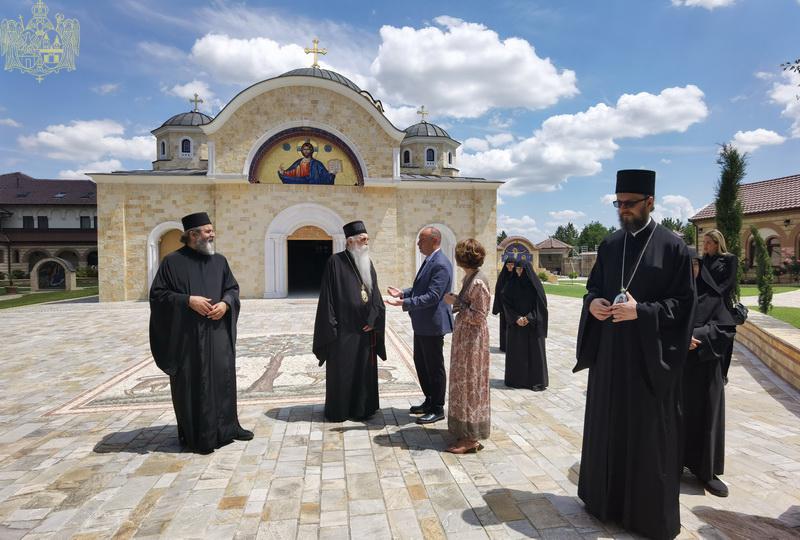 Посета градоначелника Новог Сада манастиру Васкрсења Христова у Каћу