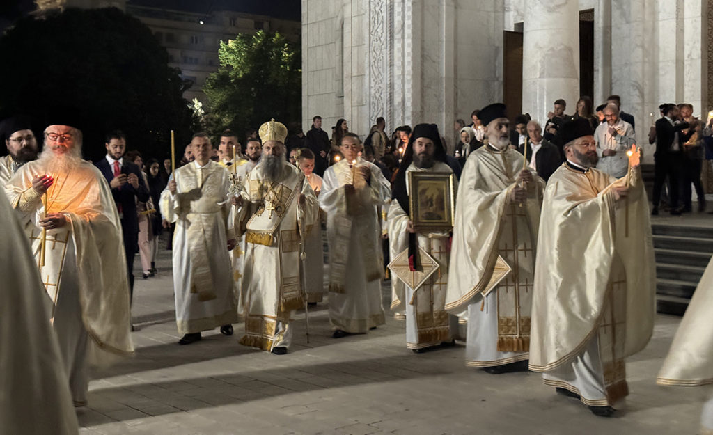 Патријарх Порфирије служио Васкршњу Литургију у храму Светог Саве на Врачару