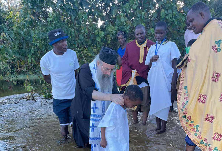 Βαπτίσεις κατηχουμένων στη Μπουκόμπα της Τανζανίας