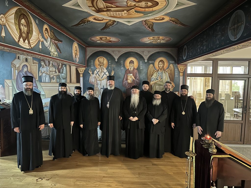 Απότμημα ιερού λειψάνου του Οσίου Ιουστίνου Πόποβιτς προς ευλογία του πιστού Ελληνικού και Κυπριακού λαού