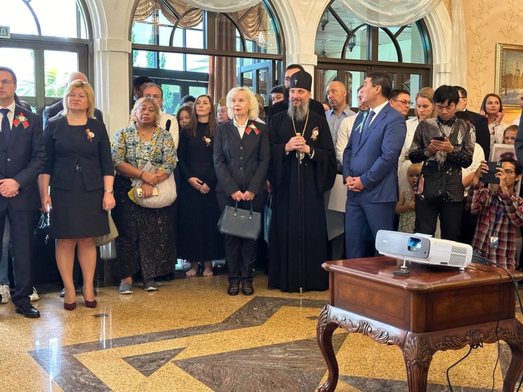 Патриарший экзарх Юго-Восточной Азии принял участие в акции «Бессмертный полк» в Индонезии