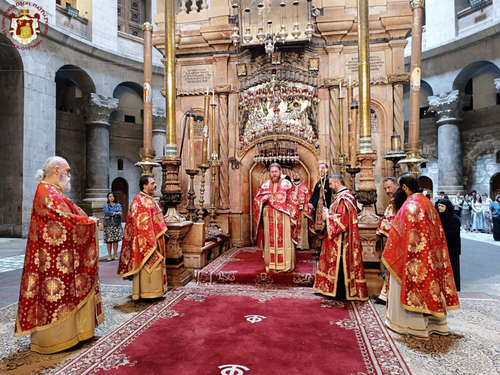 В Неделю Антипасхи заместитель начальника Русской духовной миссии принял участие в Литургии на Гробе Господнем