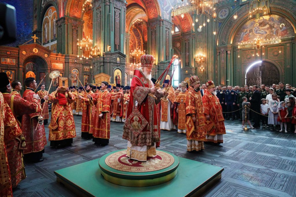 В Неделю 4-ю по Пасхе Святейший Патриарх Кирилл совершил Литургию в Патриаршем соборе в честь Воскресения Христова — главном храме Вооруженных сил России