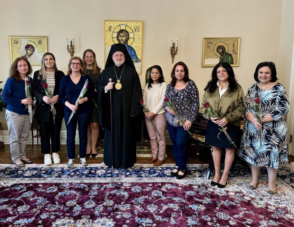 Συνάντηση Αρχιεπισκόπου Αμερικής με εργαζόμενες της Αρχιεπισκοπής με αφορμή την Ημέρα της Μητέρας