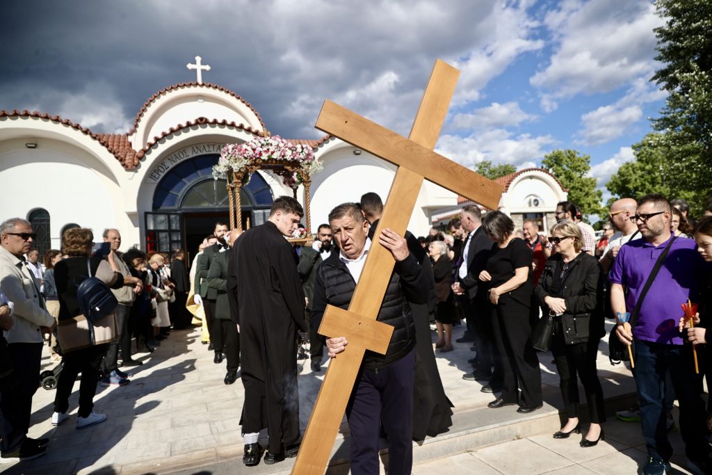 Φωτορεπορτάζ ope.gr: Περιφορά Επιταφίου στον Κοιμητηριακό Ναό της Αναστάσεως στη Θεσσαλονίκη