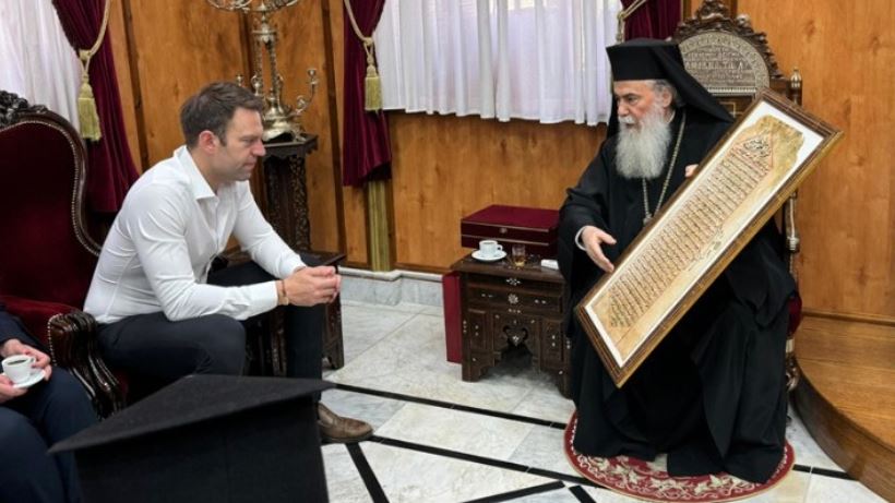 Στον Πατριάρχη Ιεροσολύμων ο πρόεδρος της αξιωματικής αντιπολίτευσης