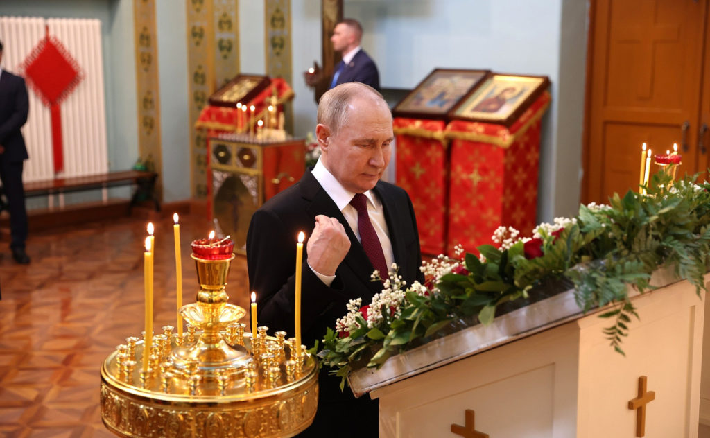 Президент России подарил икону Покровском храму в китайском городе Харбин
