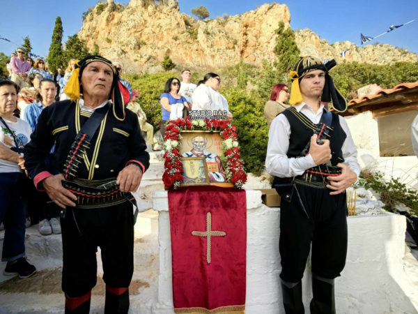 Πανηγυρίζει το γραφικό εκκλησάκι του Αγίου Νικολάου στην παραλία καραθώνα στο Ναύπλιο (ΦΩΤΟ & ΒΙΝΤΕΟ)