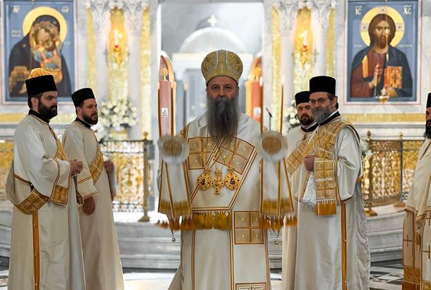 Патријарх Порфирије на Васкрсни понедељак богослужио у храму Светог Саве