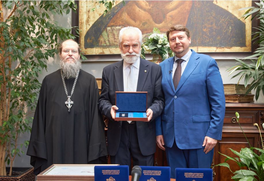 Преподаватели Сретенской духовной академии получили ведомственные награды Минобрнауки