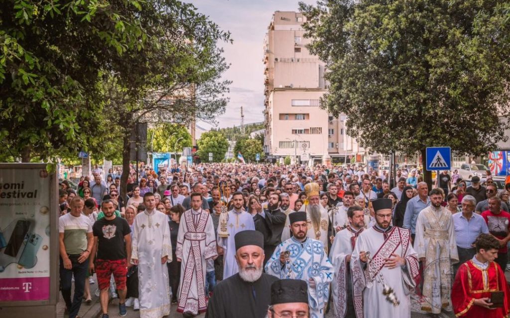Митрополит Јоаникије кроз Подгорицу предводио традиционалну Марковданску литију