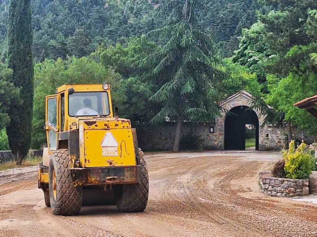Ολοκληρώνεται η ασφαλτόστρωση του δρόμου προς την Ιερά Μονή Αγίων Αναργύρων Πάρνωνα