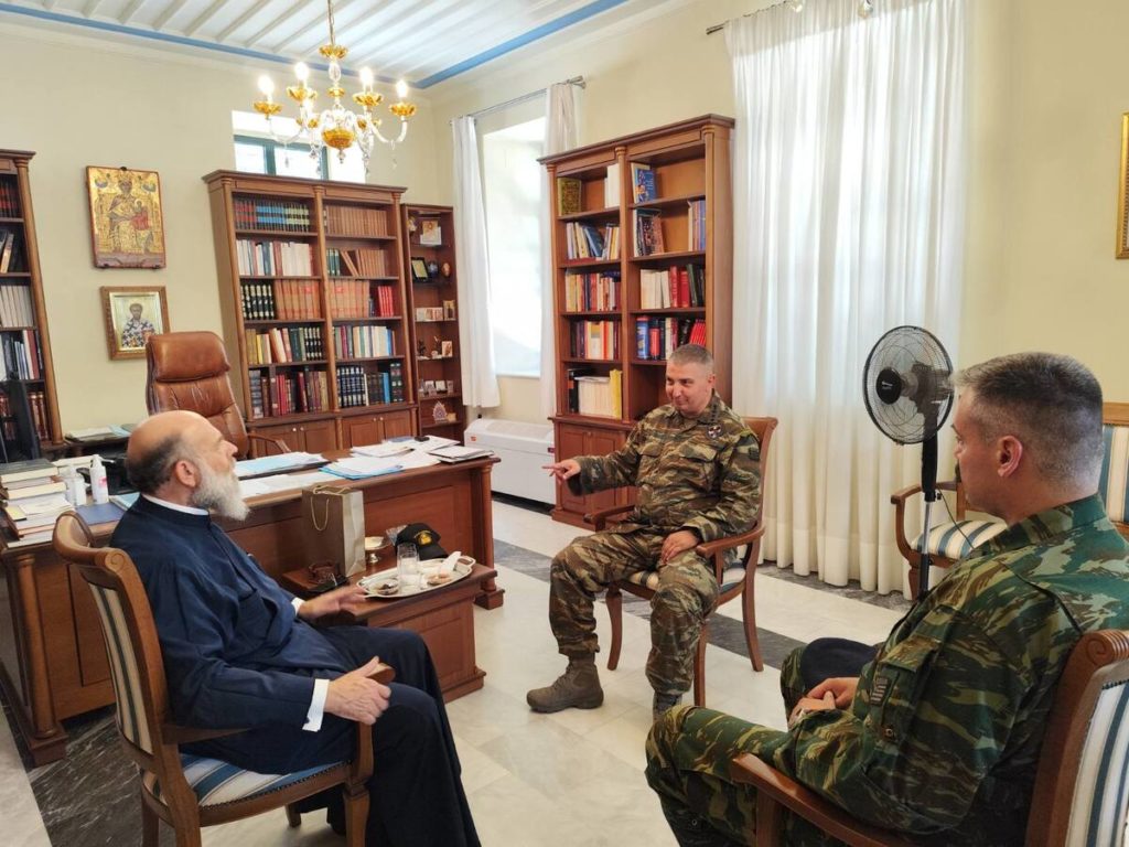 Ο Διοικητής του Κέντρου Εκπαίδευσης Στρατονομίας Ρούσσου στον Μητροπολίτη Θεσσαλιώτιδος