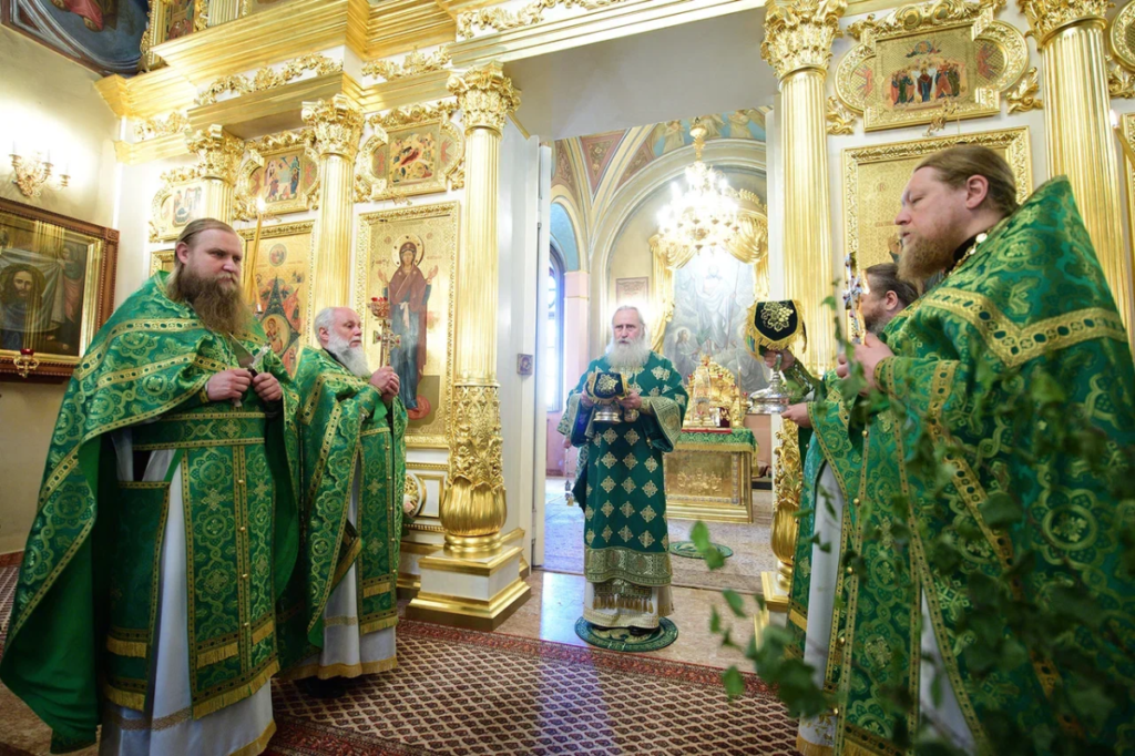 Председатель Синодального отдела по монастырям и монашеству совершил Литургию в Покровском ставропигиальном монастыре Москвы