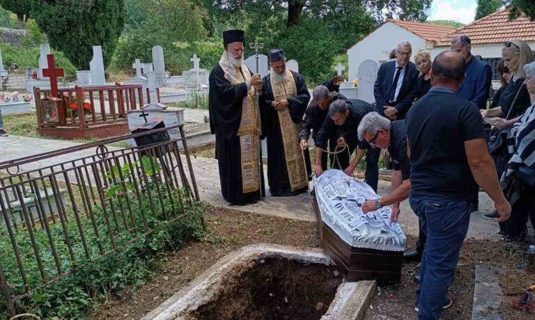 Ο Μητροπολίτης Αρκαλοχωρίου τέλεσε την Εξόδιο ακολουθία της μακαριστής Μαρίας Χρήστου