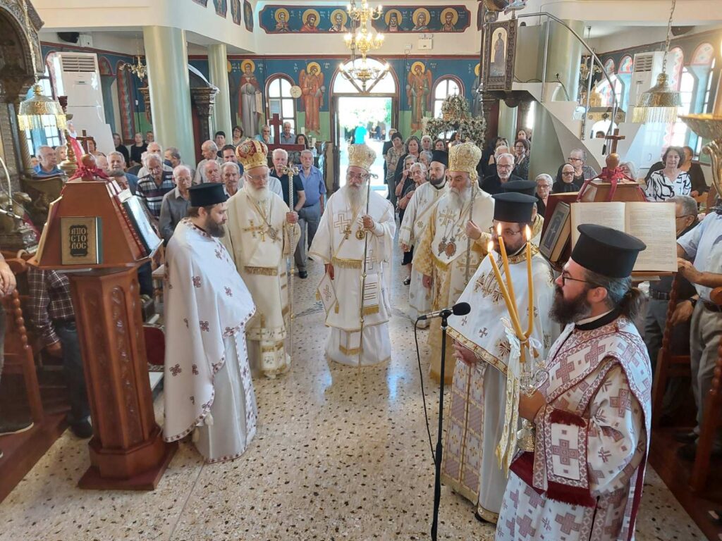 Τρισαρχιερατική Θεία Λειτουργία στο Μεσοχωριό Μονοφατσίου