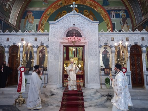 Απόδοση της εορτής του Πάσχα από τον Μητροπολίτη Κορίνθου