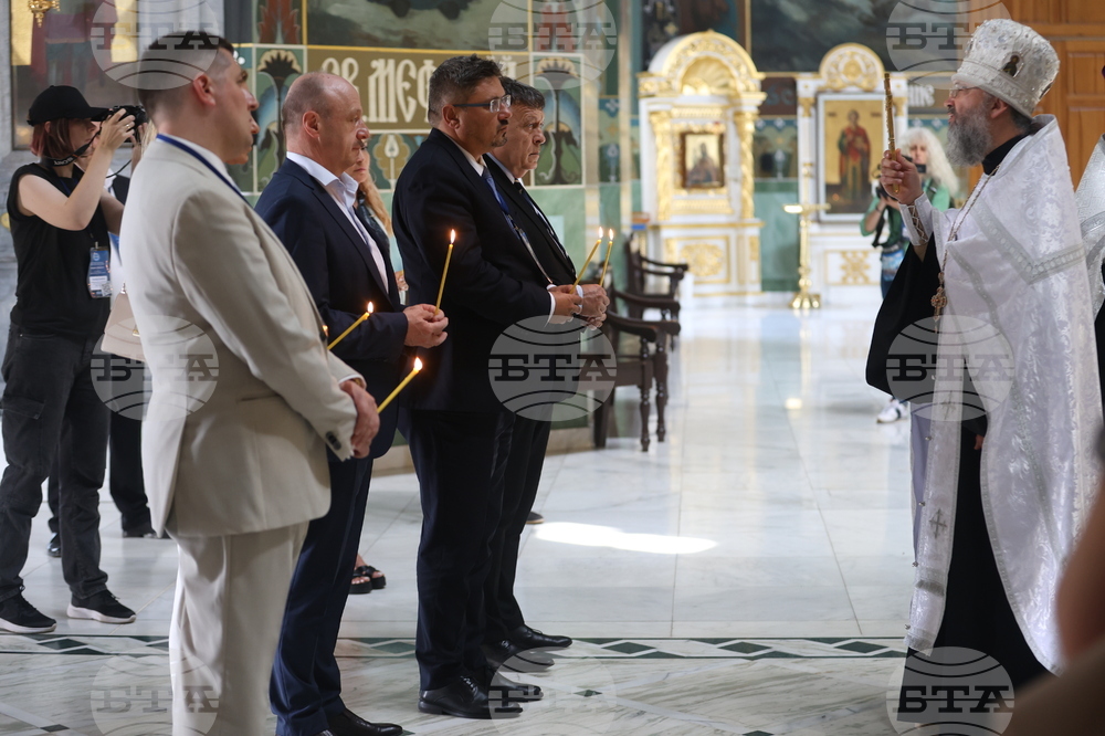 С думите „Пазим всичко българско“ настоятелят на Свято-Николската църква отец Сергей се обърна към българската делегация в Болград