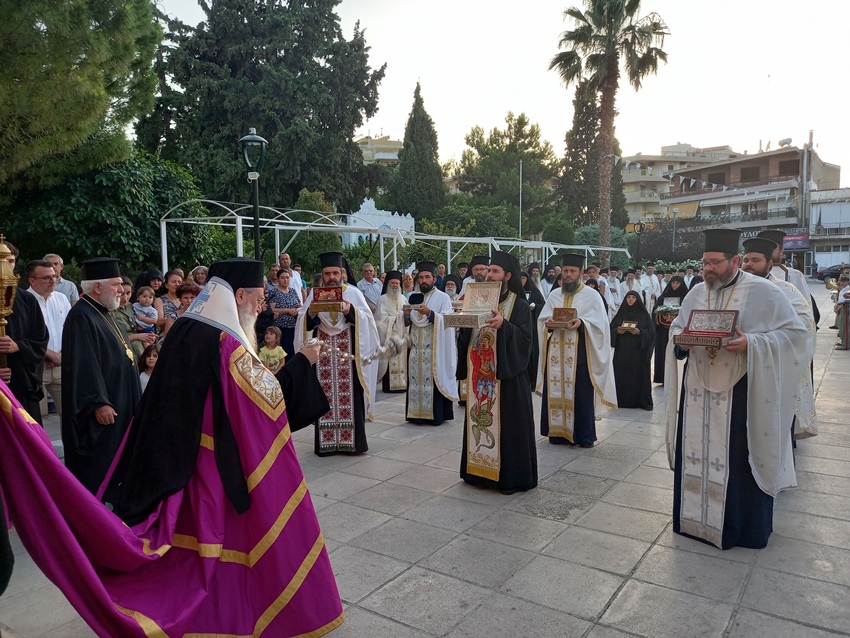 Κόρινθος: Υποδοχή ιερών λειψάνων και της εικόνας της Παναγίας Παραμυθίας (ΦΩΤΟ)