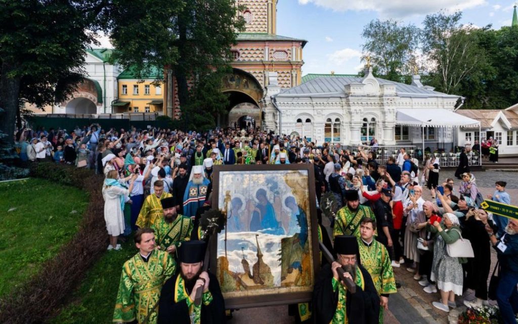 Икона Свете Тројице Андреја Рубљова пренета у Тројице-Сергијеву лавру