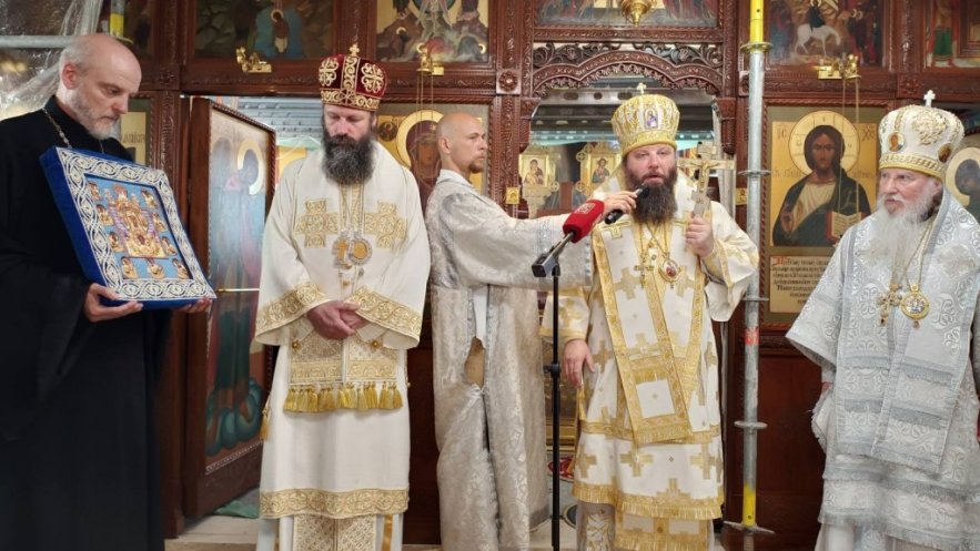 Митрополит Николај служио свету архијерејску Литургију у Руској цркви (ФОТО)