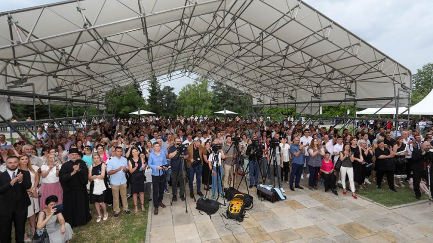 Најбољи матуратни добили награде од Престолонаследника у Белом двору (ФОТО)