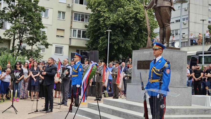 Епископ Алексеј освештао споменик херони Првог светског рата Милунки Савић на Вождовцу (ФОТО)