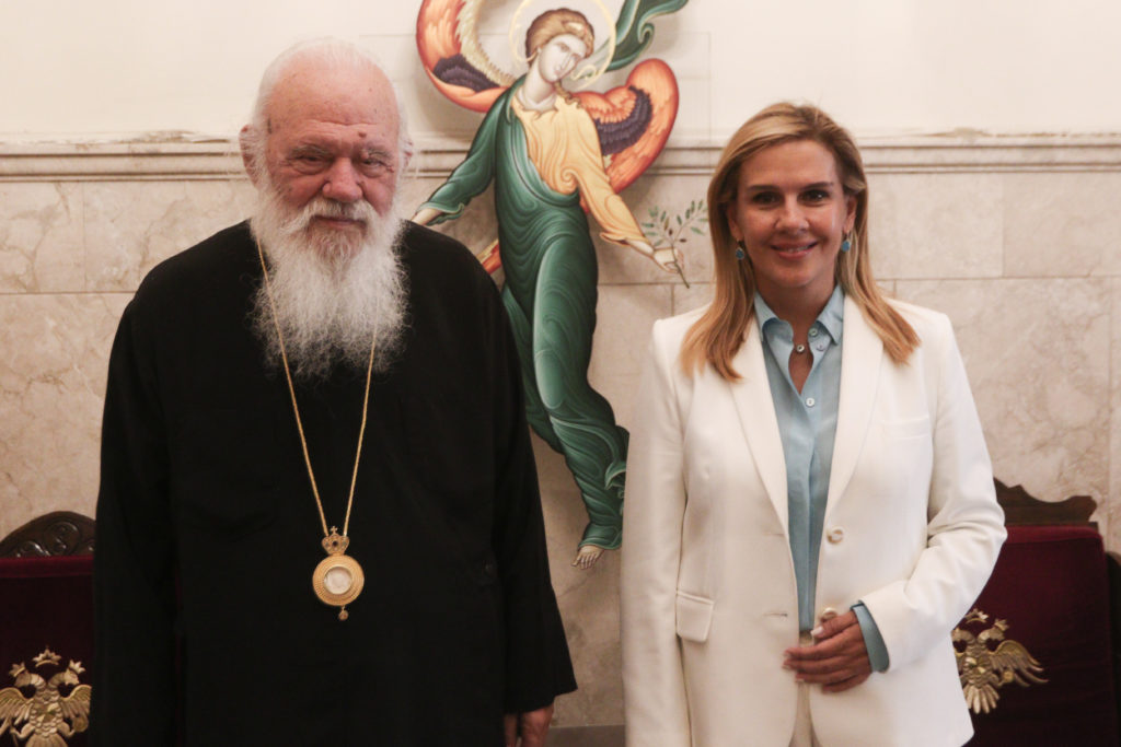 Στον Αρχιεπίσκοπο Ιερώνυμο η Υφυπουργός Ανάπτυξης, Ζωή Ράπτη