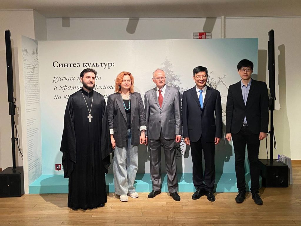Представитель ОВЦС принял участие в открытии выставки «Синтез культур: русская природа и храмовая архитектура на китайских свитках»