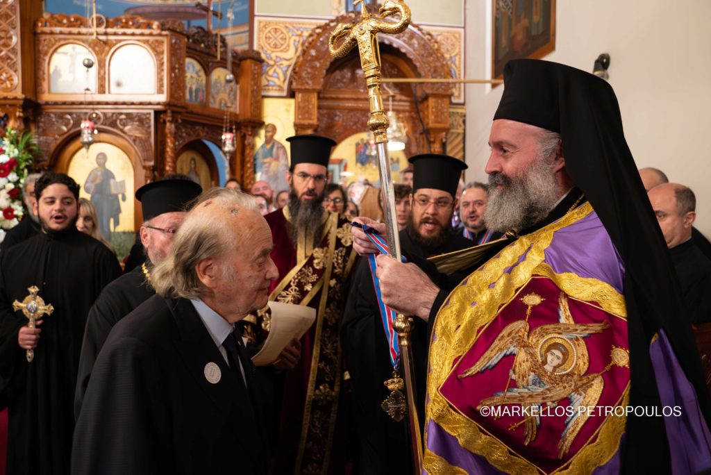 Ο Αρχιεπίσκοπος Αυστραλίας παρασημοφόρησε τον Ανδρέα Ανδριανόπουλο