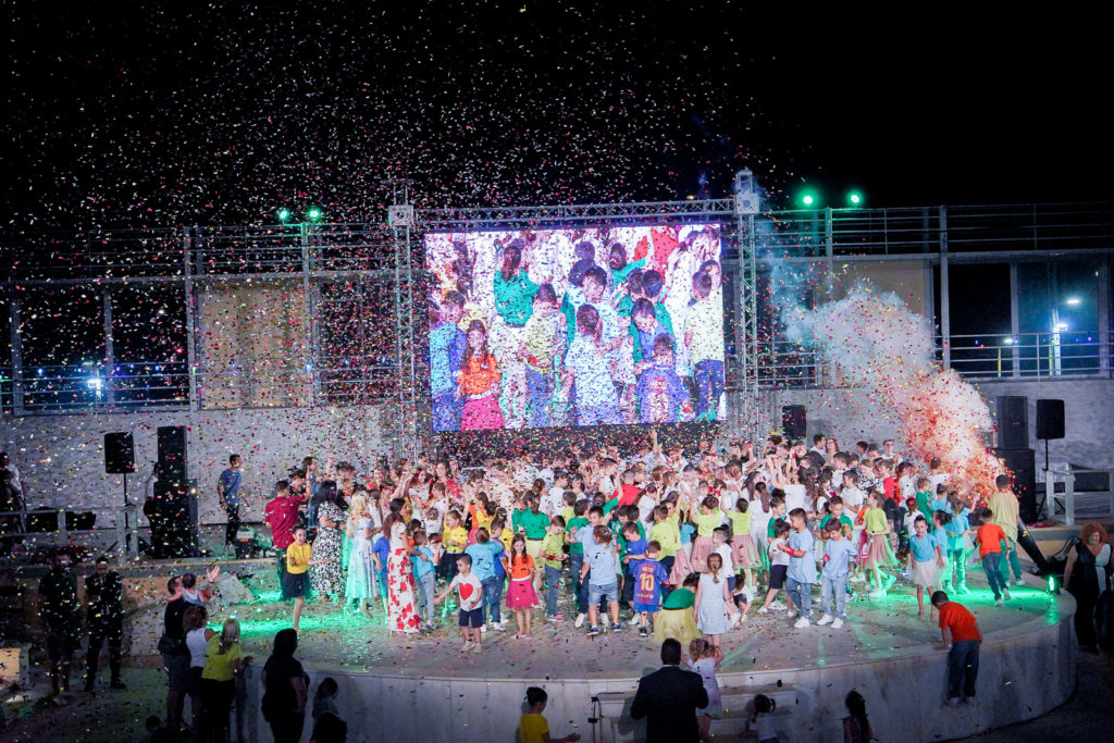 Η φαντασμαγορική γιορτή των Εκπαιδευτηρίων της Ιεράς Μητρόπολης Πειραιώς