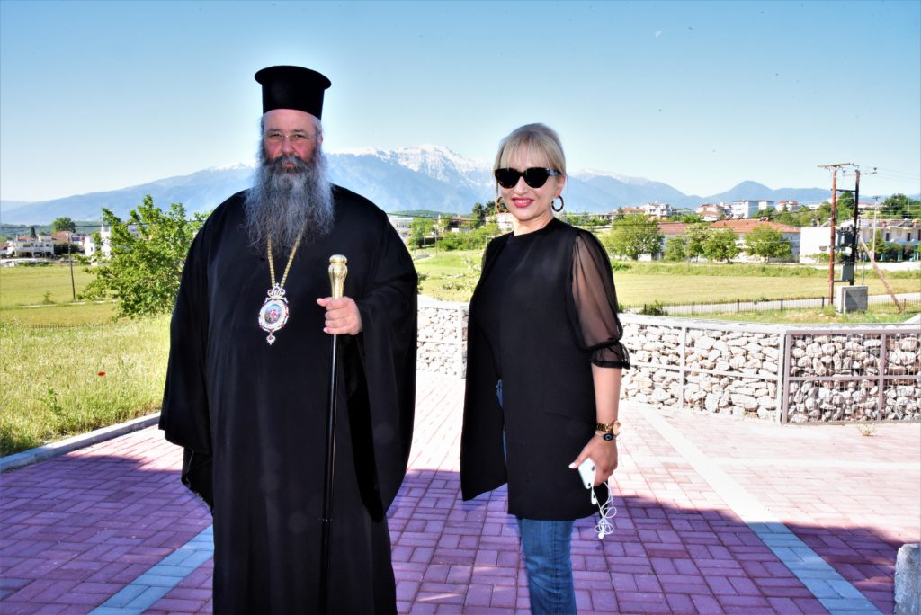 Ξενόγλωσσος τουριστικός οδηγός με τα Προσκυνήματα της Πιερίας