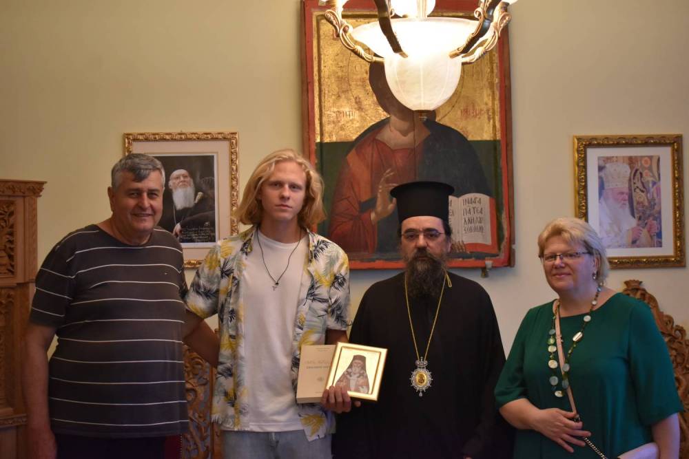 Ο χρυσός πρωταθλητής εφήβων Ευρώπης Νικόλας Χωλόπουλος στον Μητροπολίτη Καστορίας