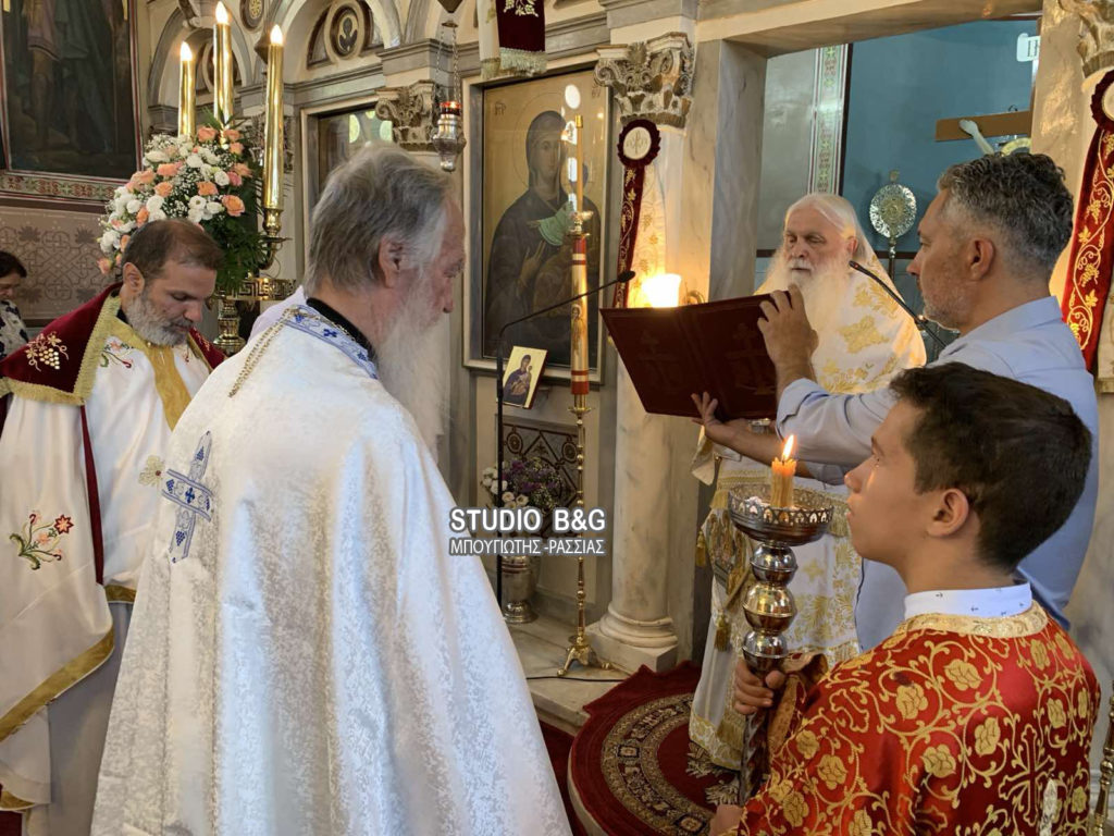 Ο Μητροπολίτης Αργολίδος Νεκτάριος στον Ιερό Ναό Αγίας Τριάδος στο Λυγουριό Επιδαύρου