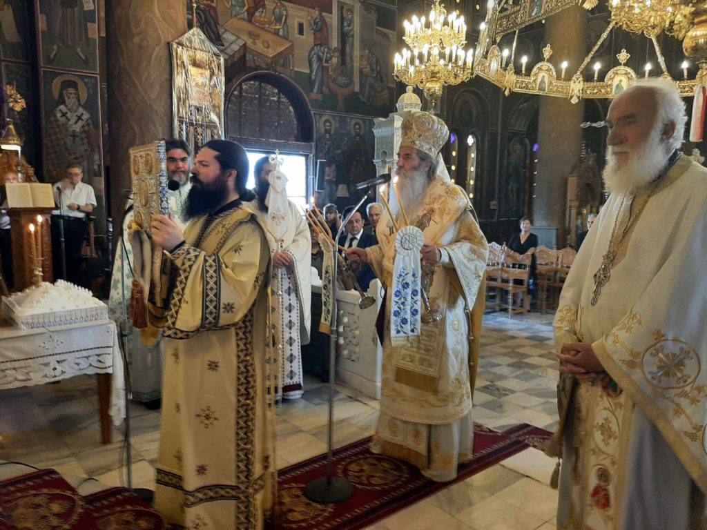 Ο Μητροπολίτης Πειραιώς ιερούργησε στον Ιερό Ναό Ευαγγελίστριας Αμαρύνθου