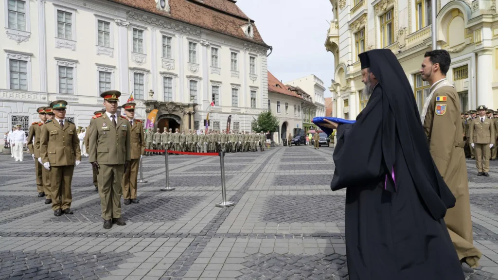 Mitropolitul Laurențiu a participat la ceremonia de arborare a drapelului național în Piața Mare din Sibiu