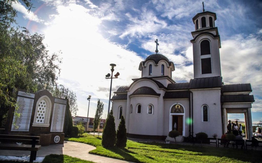 У земунском насељу Плави хоризонти, помен страдалим Пећанцима, у недељу 9. јуна