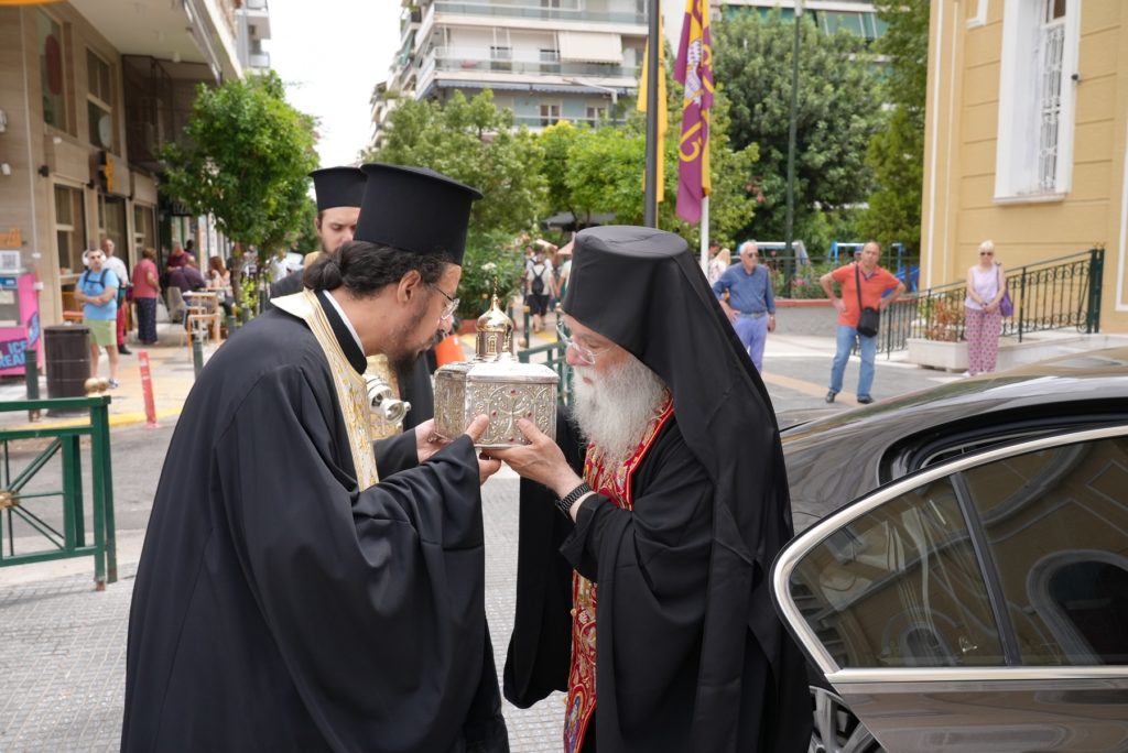 Έφτασαν τα λείψανα του Αγίου Λουκά του ιατρού στον Πειραιά