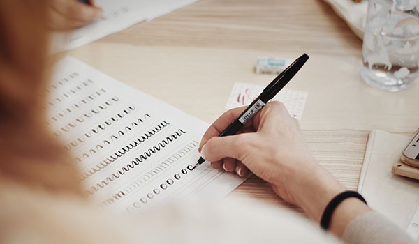 Θερινό ΣΕΜΙΝΑΡΙΟ ΚΑΛΛΙΓΡΑΦΙΑΣ από την Σχολή Αγιογραφίας «Διά χειρός»