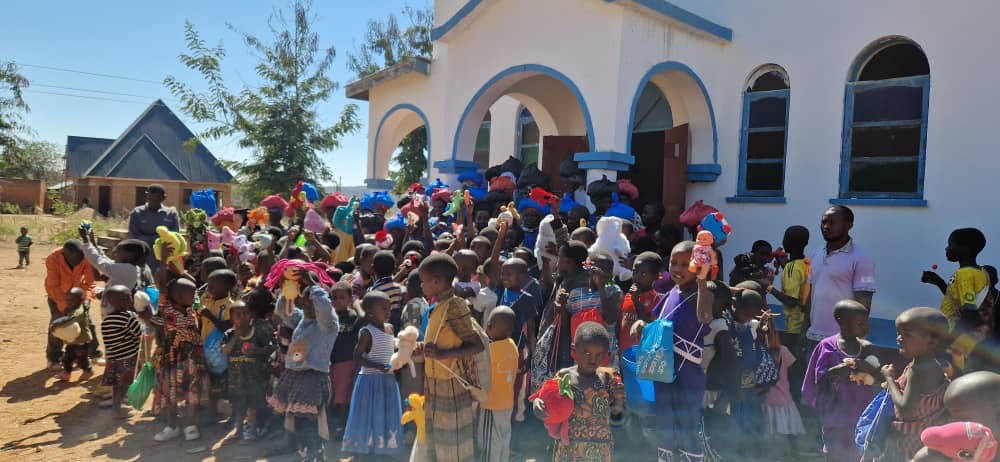 Διανομή ειδών πρώτης ανάγκης και τροφίμων στο χωριό Μλόα