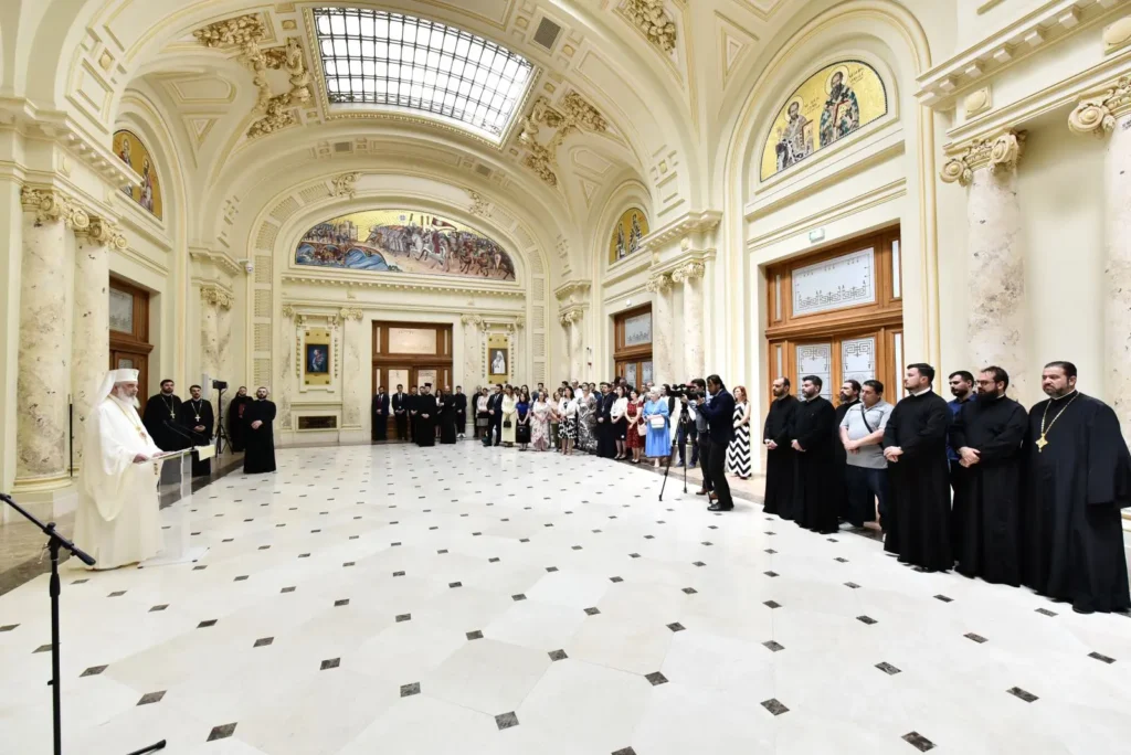 Distincții pentru jurnaliștii Patriarhiei: Au rolul de a media legătura omului contemporan cu Biserica, spune Patriarhul