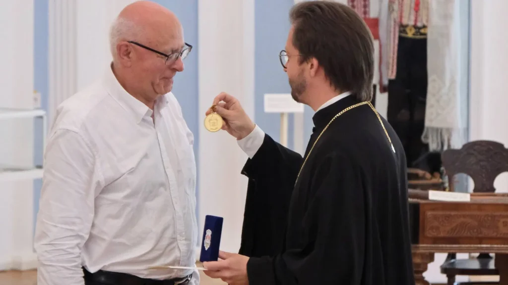 Președintele Asociației Istoricilor din Republica Moldova, distins de Mitropolia Basarabiei