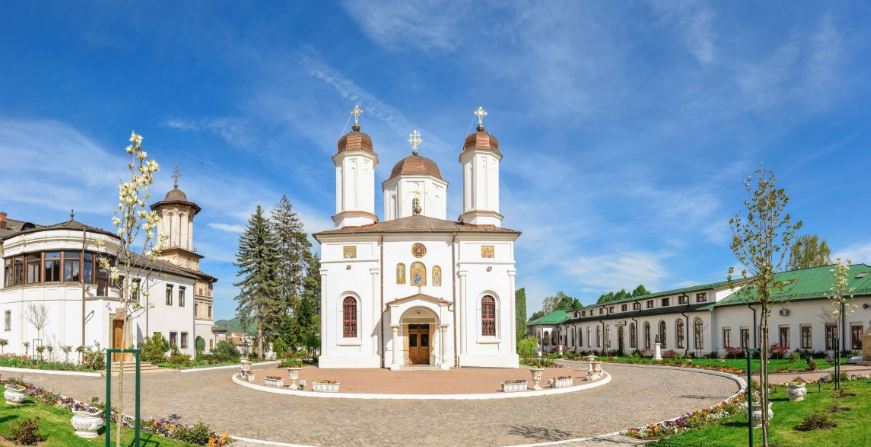 Αρχιεπισκοπή Ριμνικίου: Όλες οι ενορίες θα προσφέρουν βοήθεια στην αντιμετώπιση του καύσωνα