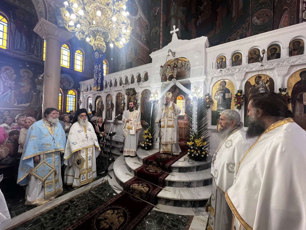 Στον πανηγυρίζοντα Ιερό Ναό Αγίας Τριάδος Λαρίσης ο Μητροπολίτης Ιερώνυμος