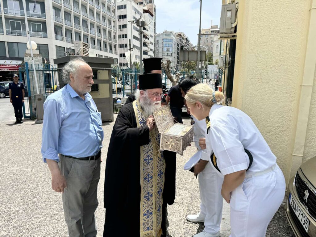 Το λείψανο του Αγίου Λουκά του ιατρού στο Κεντρικό Λιμεναρχείο Πειραιά